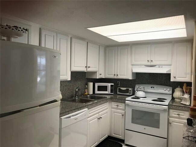 Foto del edificio - 6033 Coral Way