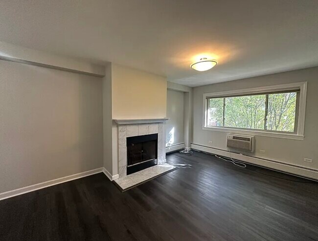 Foto del edificio - 900 W Fullerton Ave