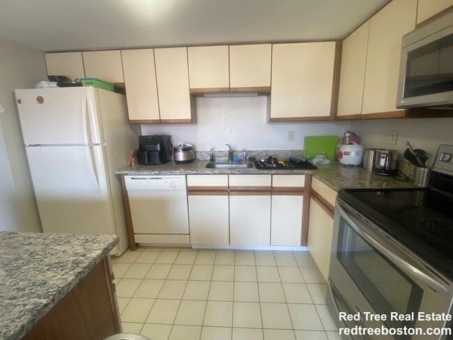 Building Photo - 85 Brainerd Rd