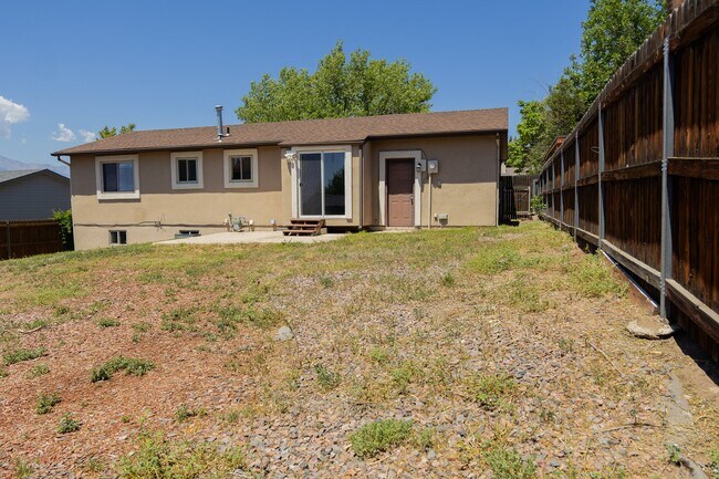 Building Photo - 2617 Montebello Dr W