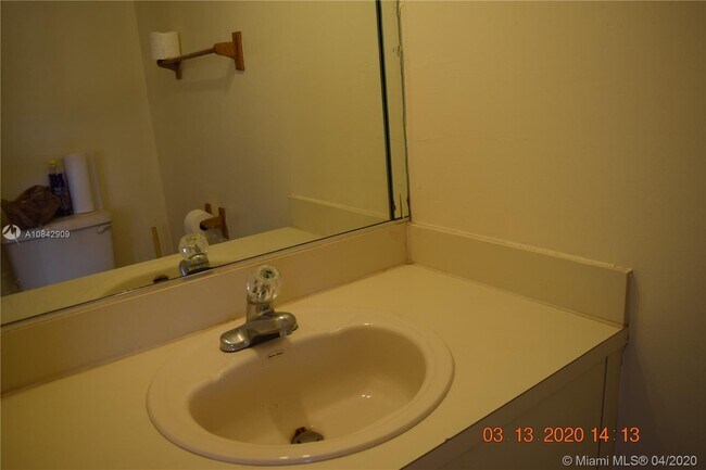 Foto del edificio - 8185 NW 8th St