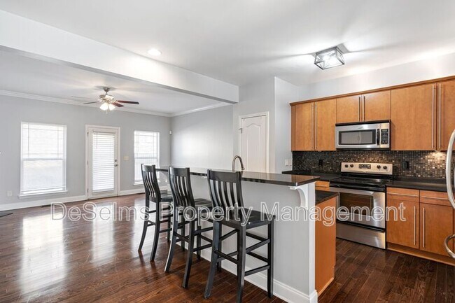 Foto del edificio - 1068 Woodbury Falls Dr