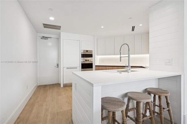 Building Photo - 705 Crandon Blvd