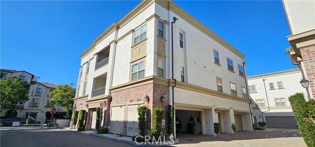 Building Photo - 401 S Anaheim Blvd