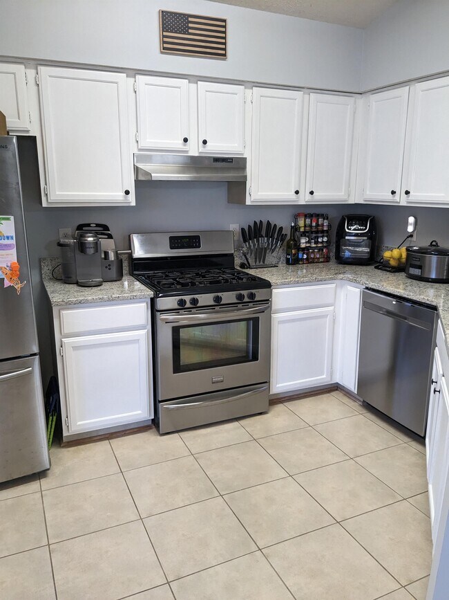 Building Photo - 12870 Daybreak Cir