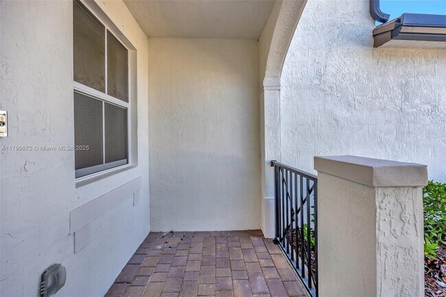 Building Photo - 2412 SE 29th St