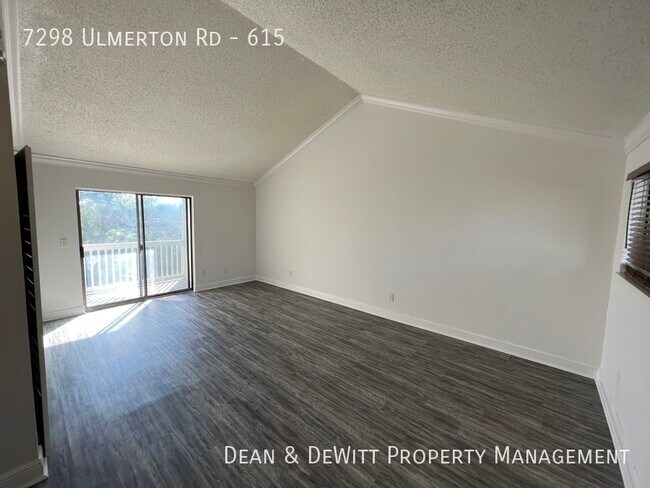 Foto del edificio - Renovated Condo - Pool, Pond, Parking