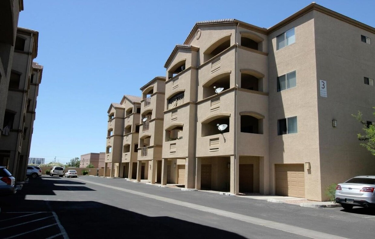 Foto principal - 920 E Devonshire Ave