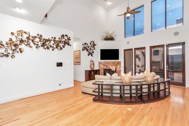 Building Photo - 9410 Shady Ln Ct