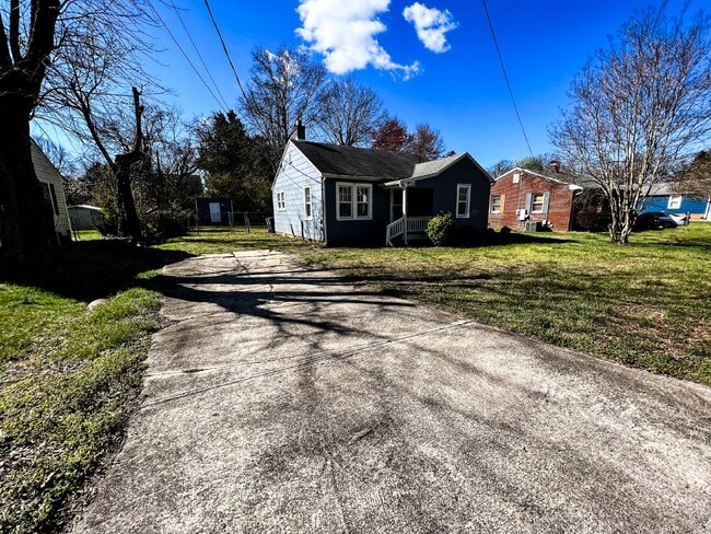 Building Photo - Charming 2-Bedroom Home in Winston Salem -...