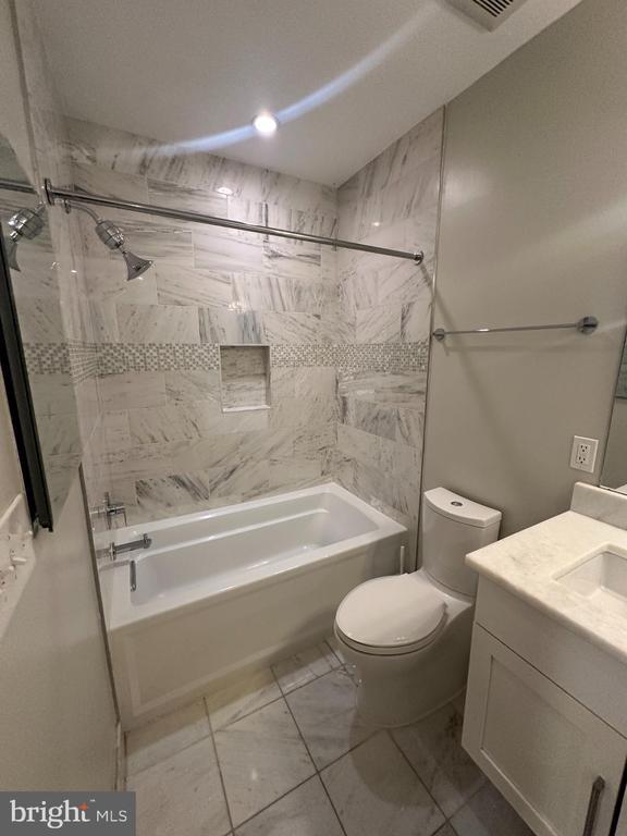 Building Photo - 1321 21st St NW