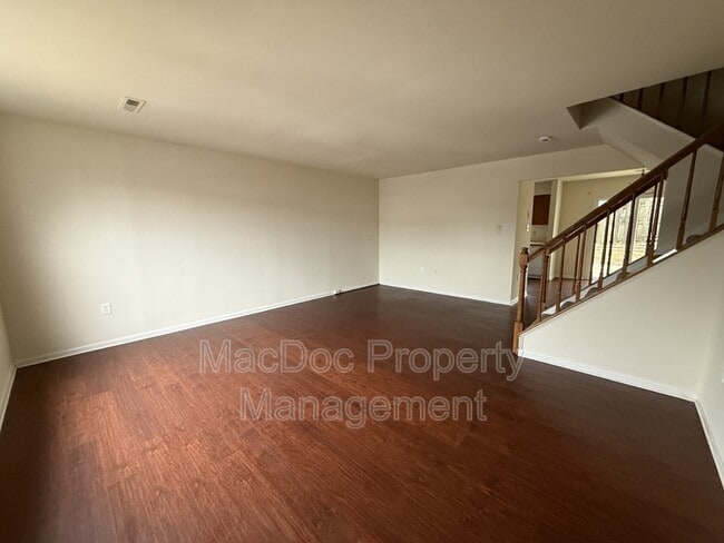 Foto del edificio - 3635 McDowell Ct