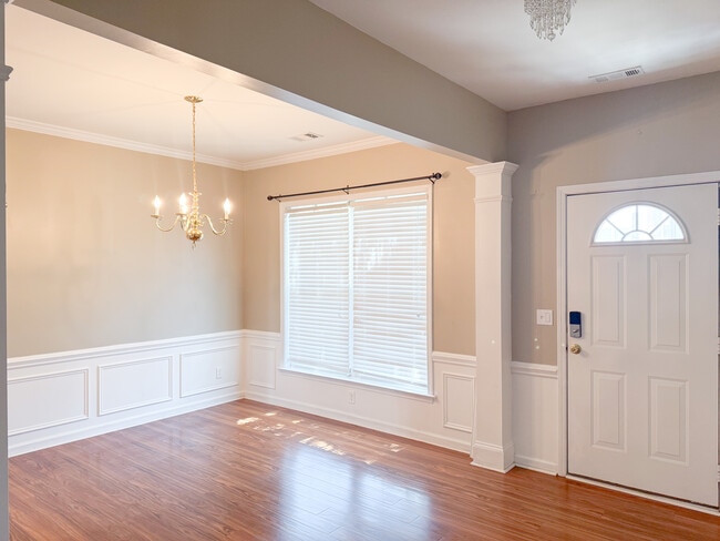 Building Photo - 436 Old Towne Dr