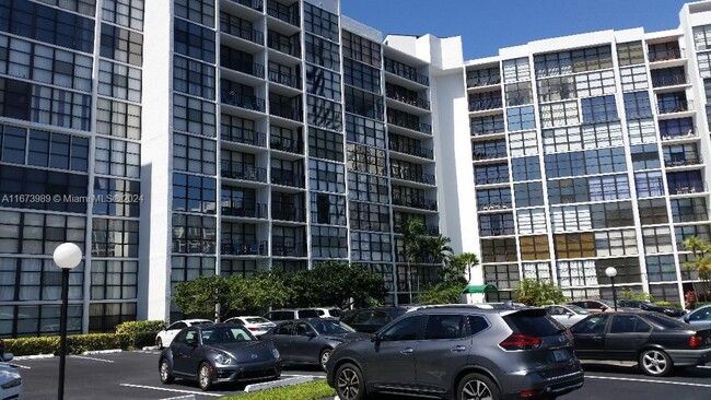 Foto del edificio - 800 Parkview Dr