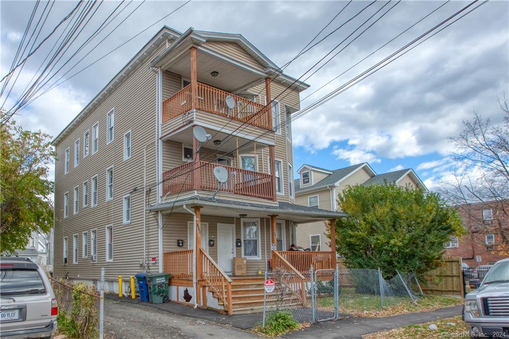 870 Hancock Ave Unit 3rd FL, Bridgeport, CT 06605 Room for Rent in