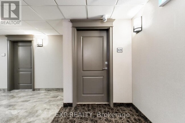 Building Photo - 101-101 Shoreview Pl