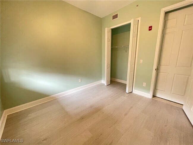 Building Photo - 15256 Riverbend Blvd