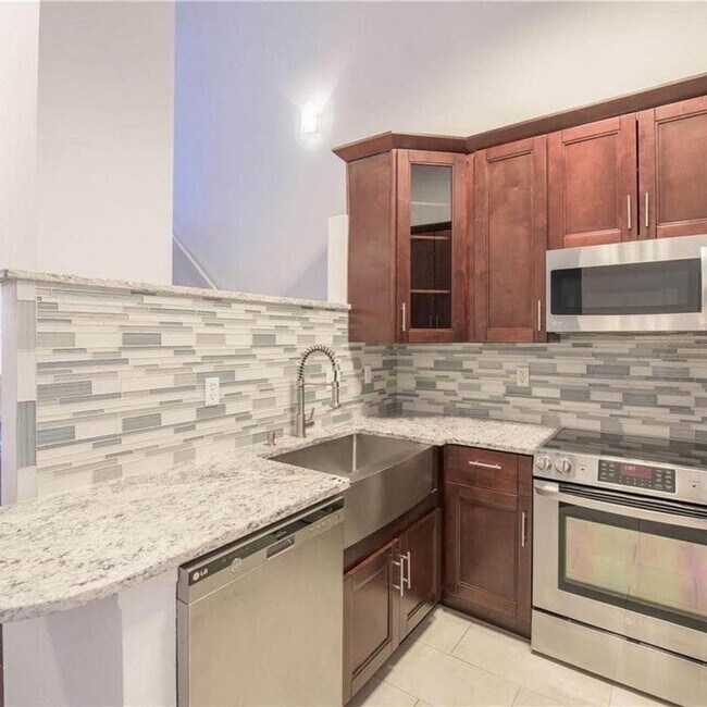 Building Photo - 2 Bedroom Plus Large Loft Condo with 1 Car Attached Garage