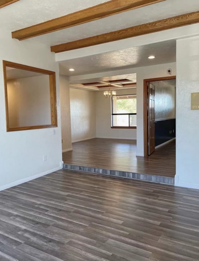 Building Photo - UPPER DESERT KNOLLS HOME