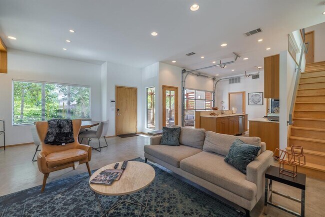 Foto del edificio - 2801 Oak Crest Ave