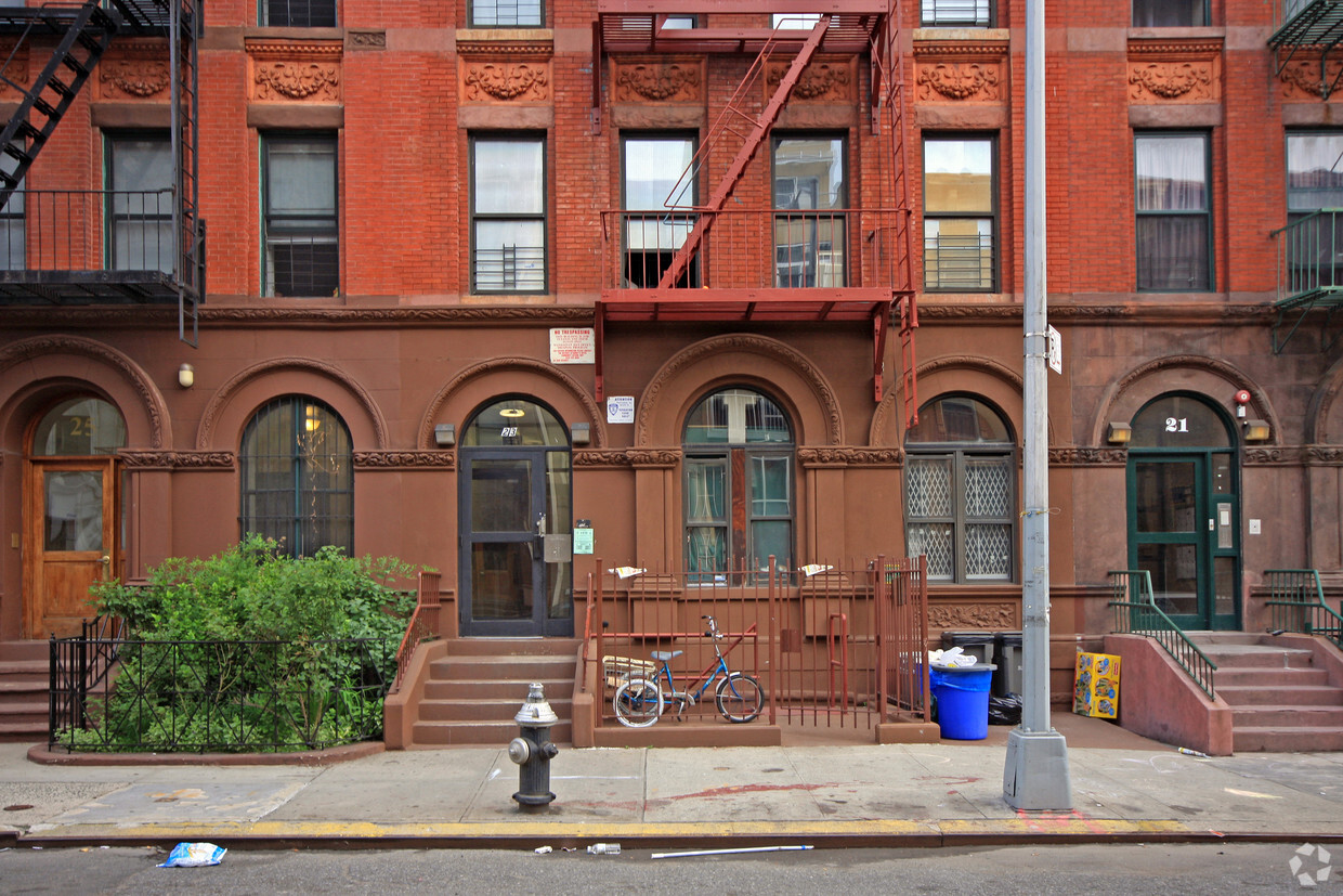 Building Photo - 23 W 131st St
