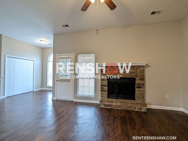 Building Photo - Stunning 3 bed / 2 bath - Single Family - ...