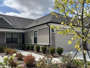 Building Photo - 10457 Pickerel Lk Dr