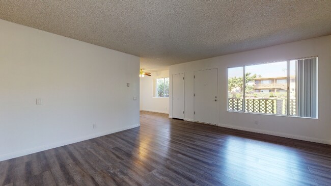 Foto del edificio - 1135 Meadow Lake Dr