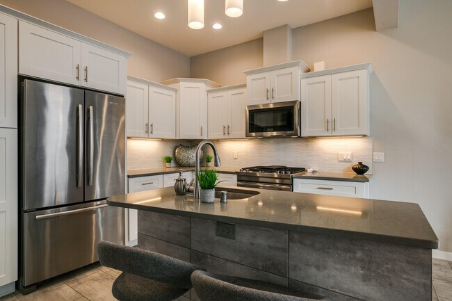 Foto del edificio - 3600 Central Ave SE