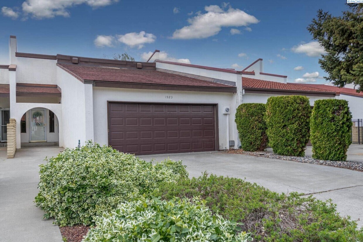 Primary Photo - Meadow Springs Condo