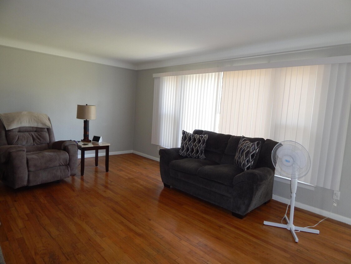 20656 Donnybrook Rd, Maple Heights, OH 44137 House Rental in Maple