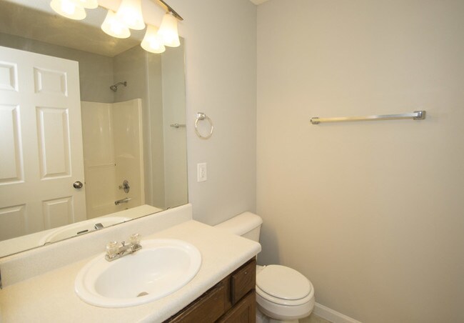 Building Photo - 11 High Glen Ct
