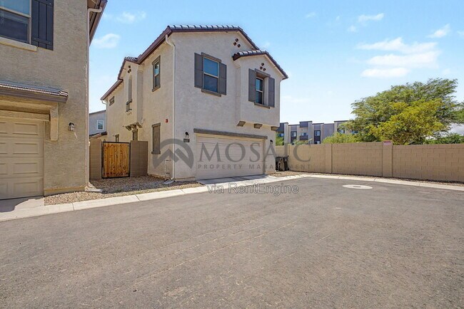 Foto del edificio - 8317 E Impala Ave
