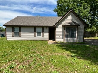 Building Photo - 1862 Custer Dr