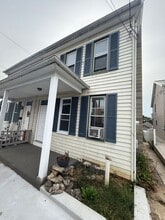 Building Photo - 18 E Big Spring Ave