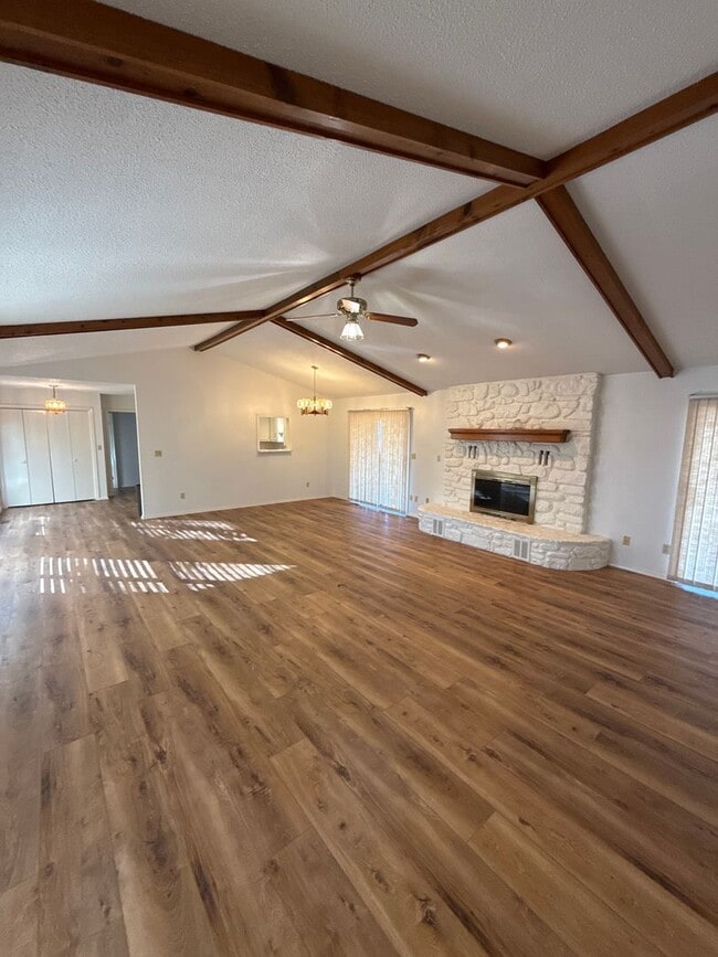 Foto del edificio - 185 Ridgeview Ln