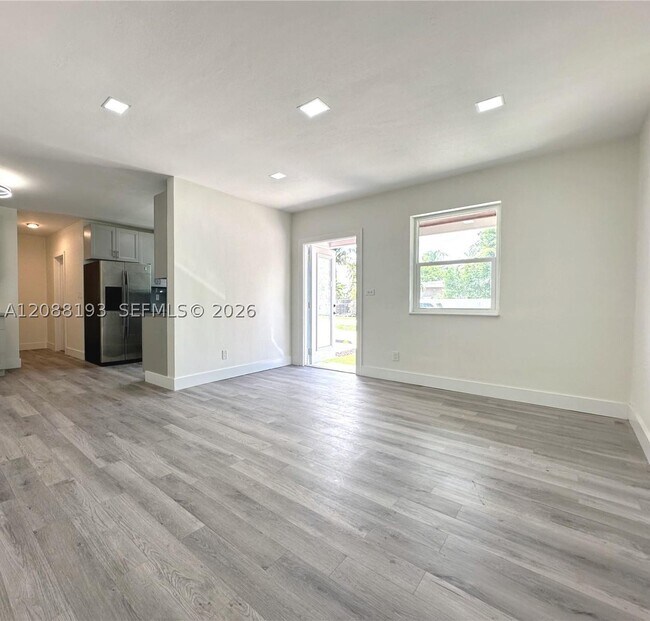 Foto del edificio - 2115 NW 185th St