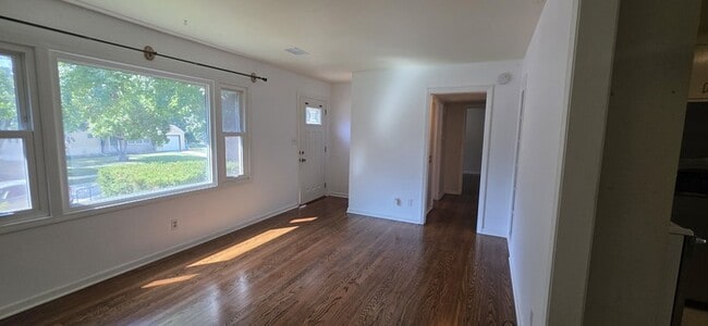 Building Photo - Charming 3-Bedroom Home in the Heart of Ov...