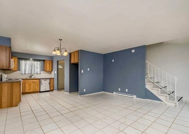 Building Photo - Two Bedroom 1.5 Bath Townhome