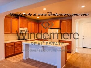 Building Photo - 12405 Pawcatuck Way