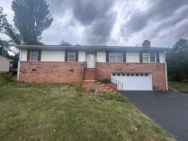 Foto del edificio - Spacious 3 Bedroom Home Close to JMU, EMU & Downtown Harrisonburg!