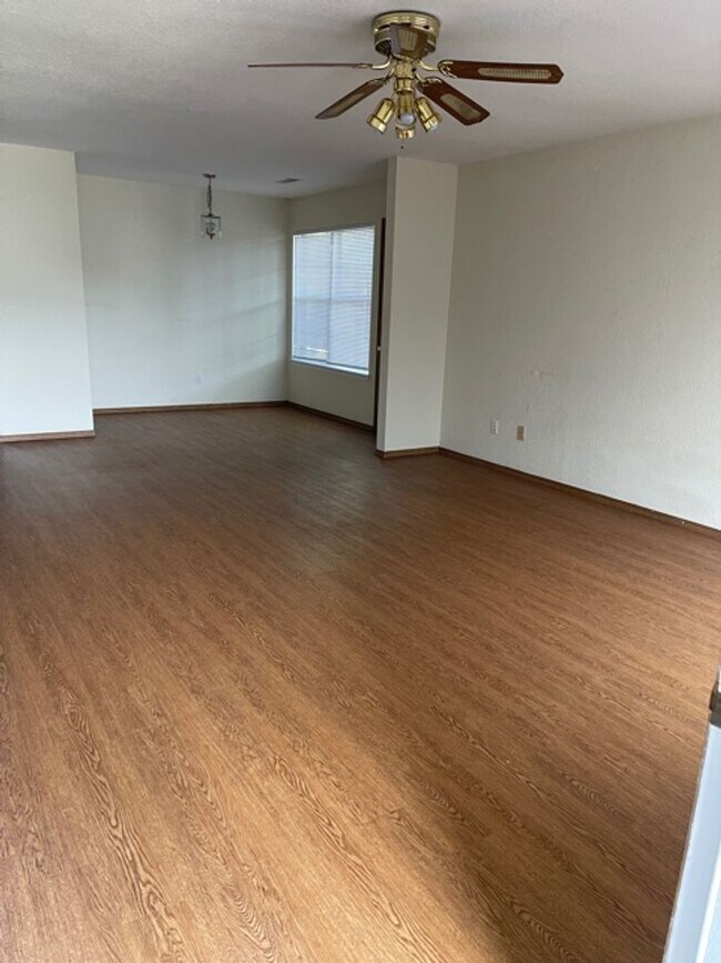Foto del edificio - 693-695 W. Beck Dr