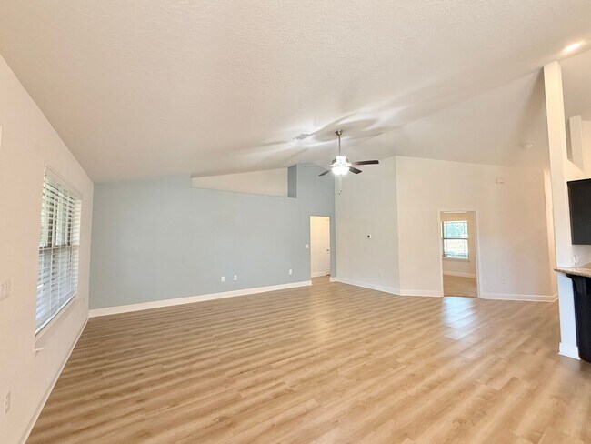 Foto del edificio - 4-Bedroom Craftsman Style Home - Winners Gait