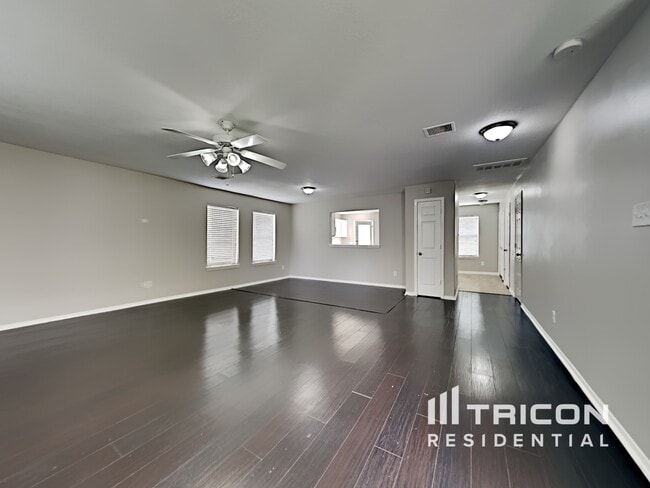 Foto del edificio - 6448 Mountain Pines Ln