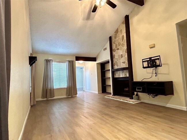 Building Photo - 11699 Village Pl Dr