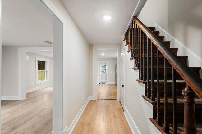 Foto del edificio - 553 Highland Ave