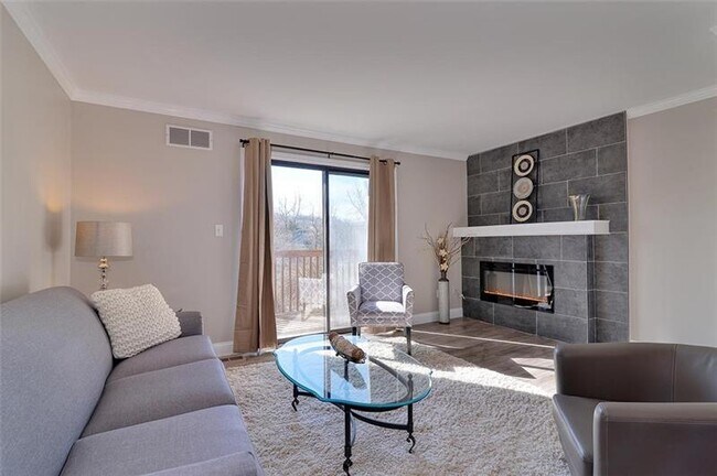 Building Photo - 211 Brookside Ln