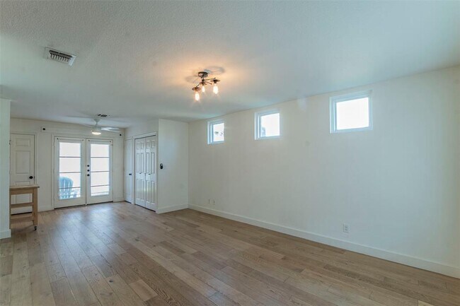 Foto del edificio - 1408 Cedar Ave