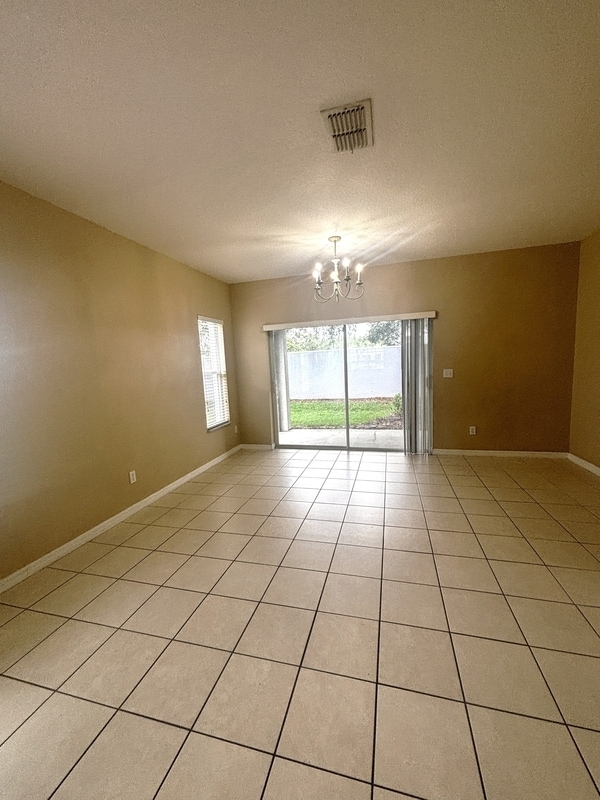 Building Photo - 10684 Savannah Wood Ct