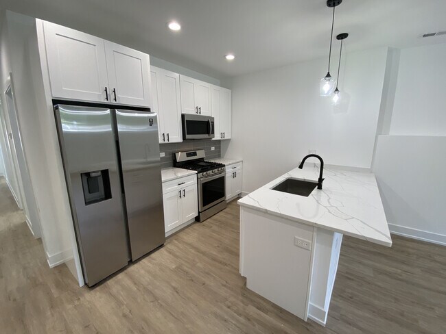 Building Photo - 4047 S Prairie Ave